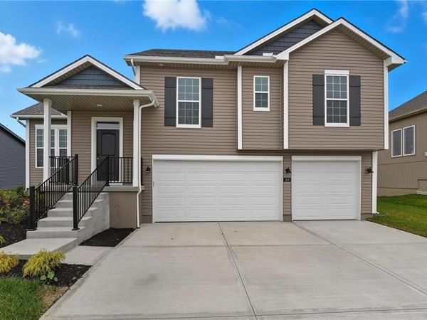 409 SW Hawthorne Lane, Blue Springs, MO 64014