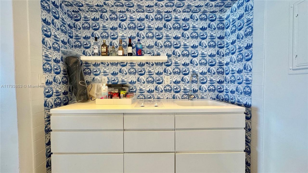 1100 West Ave, Unit 812, Miami Beach, FL 33139 Photo