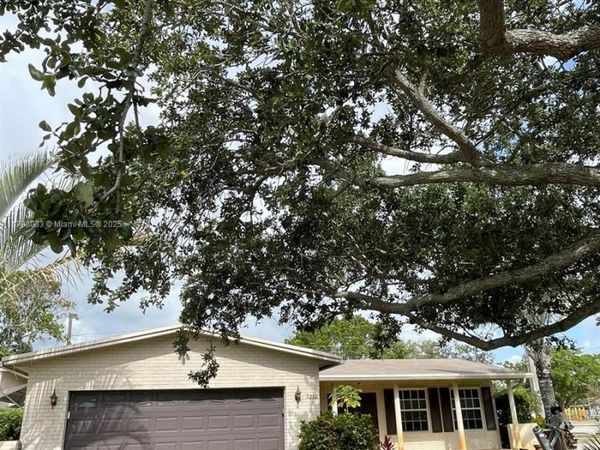 2230 N 50th Ave, Hollywood, FL 33021