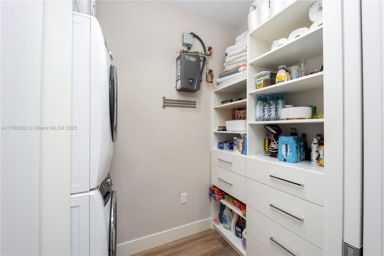 41 SW Seminole St, Unit 208, Stuart, FL 34994 Photo