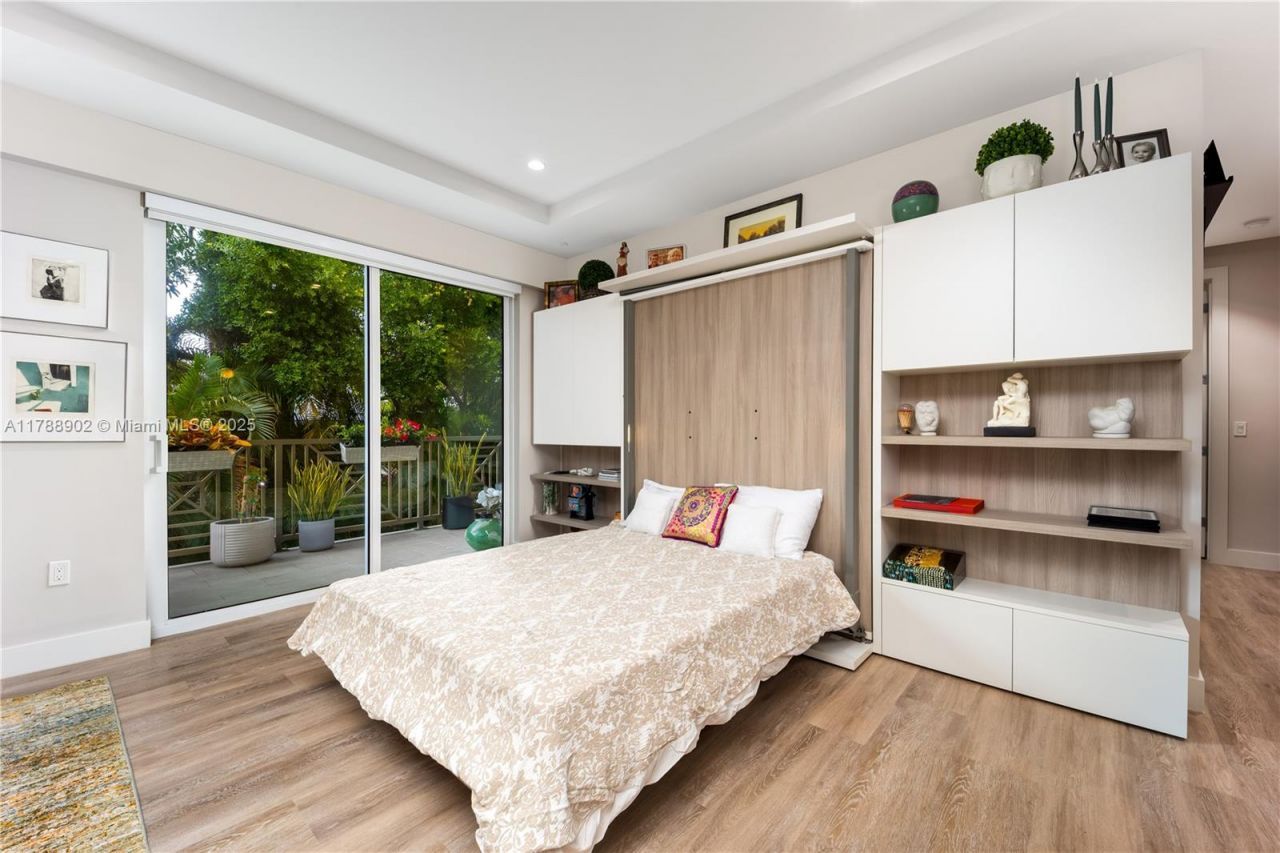 41 SW Seminole St, Unit 208, Stuart, FL 34994 Photo