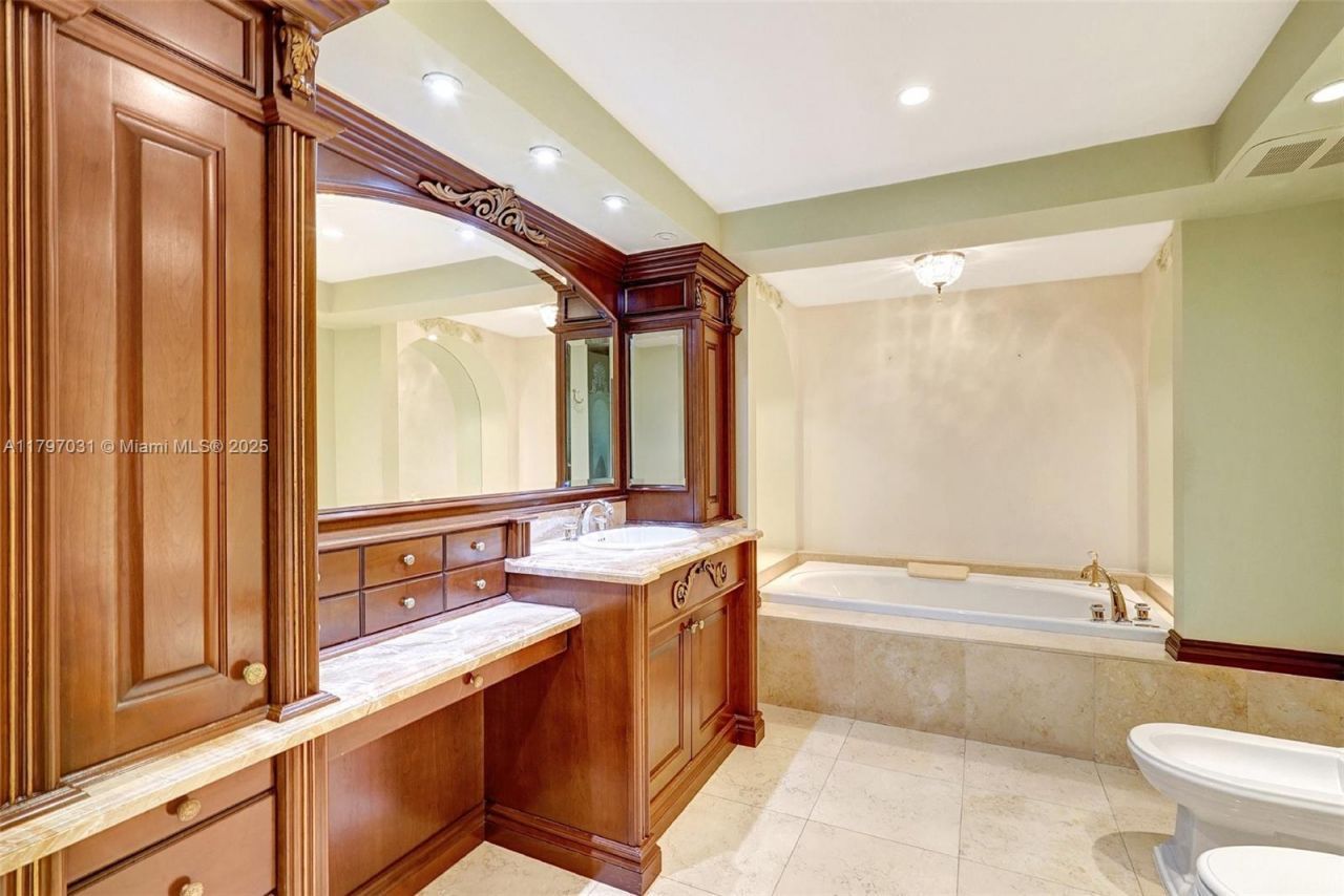 19667 Turnberry Way, Unit 16GR, Aventura, FL 33180 Photo