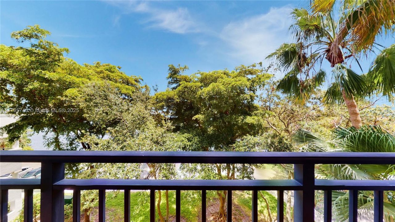 3255 NE 184th St, Unit 12410, Aventura, FL 33160 Photo