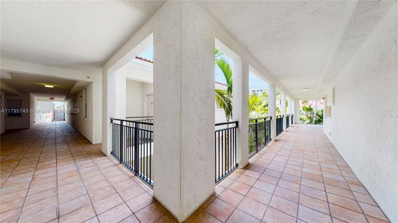 3255 NE 184th St, Unit 12410, Aventura, FL 33160 Photo