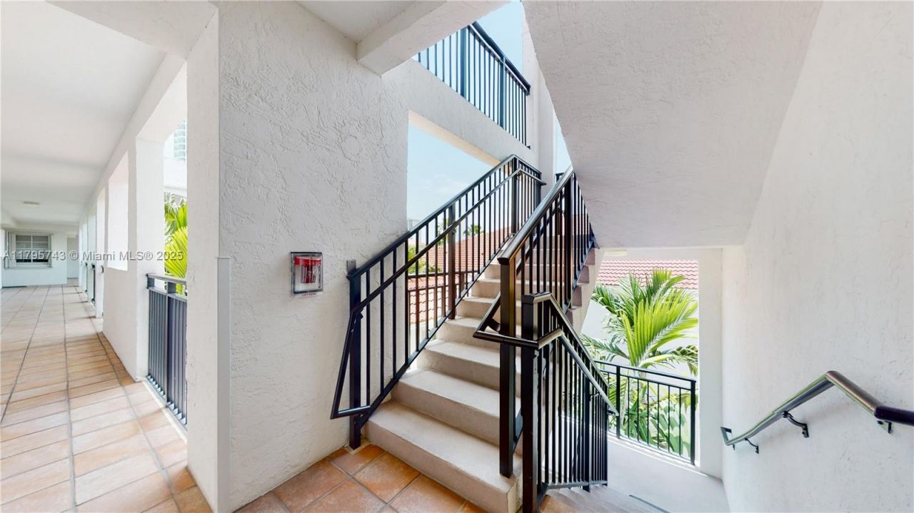 3255 NE 184th St, Unit 12410, Aventura, FL 33160 Photo