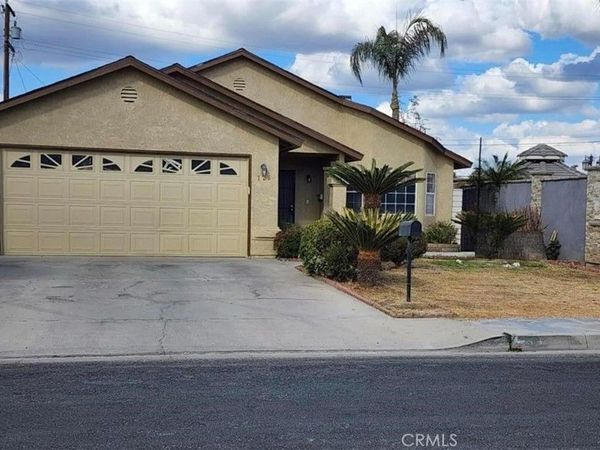 725 18th Place, Delano, CA 93215