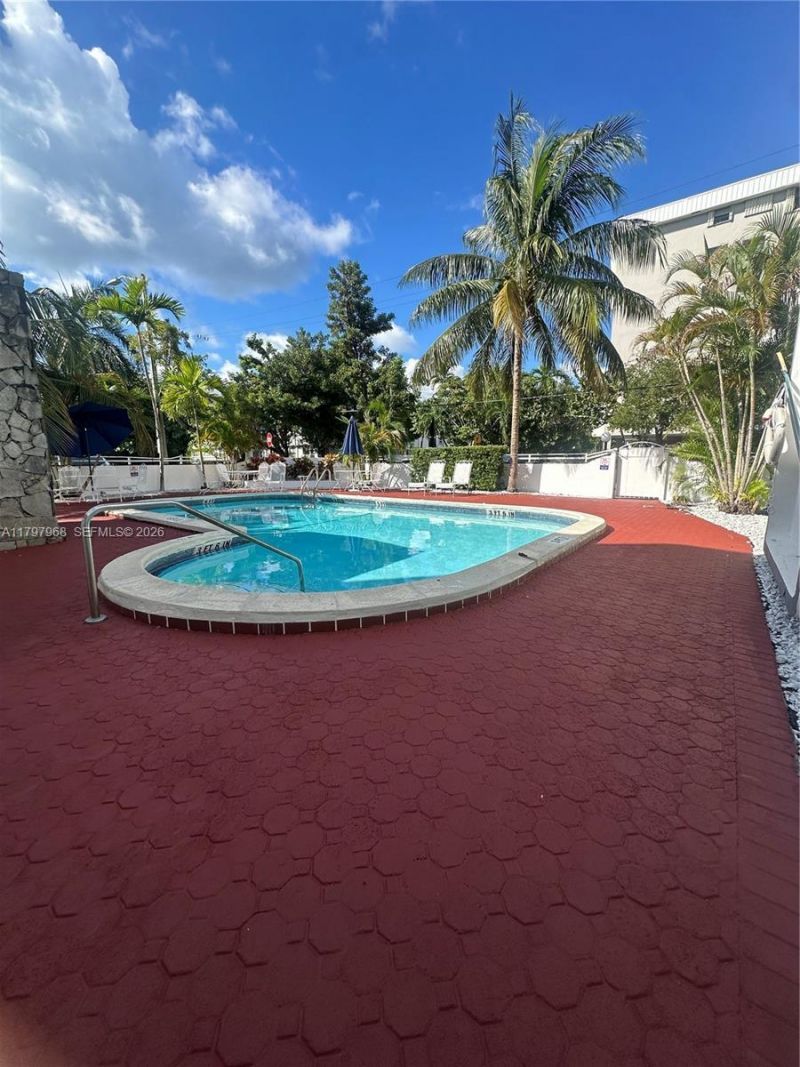 1075 93rd St, Unit 404, Bay Harbor Islands, FL 33154 Photo