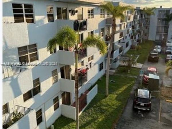 1221 SW 122nd Ave, Unit 401, Miami, FL 33184