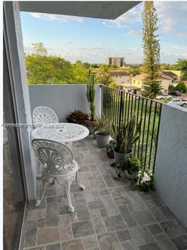 1221 SW 122nd Ave, Unit 401, Miami, FL 33184 Photo