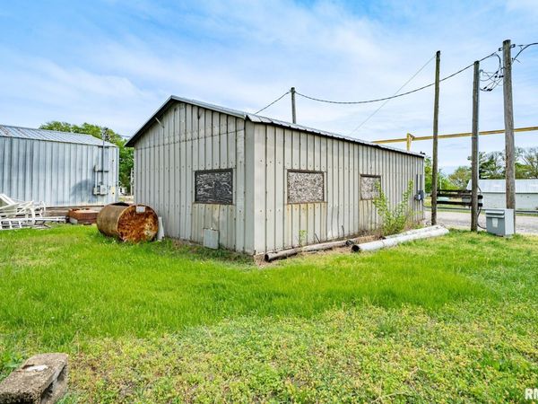 100 S MAIN Street, Forest City, IL 61532