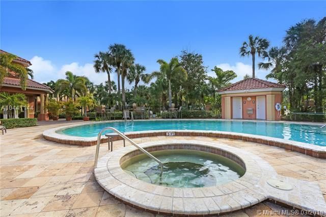 100 Uno Lago 205 Drive, Unit 205, Juno Beach, FL 33408 Photo
