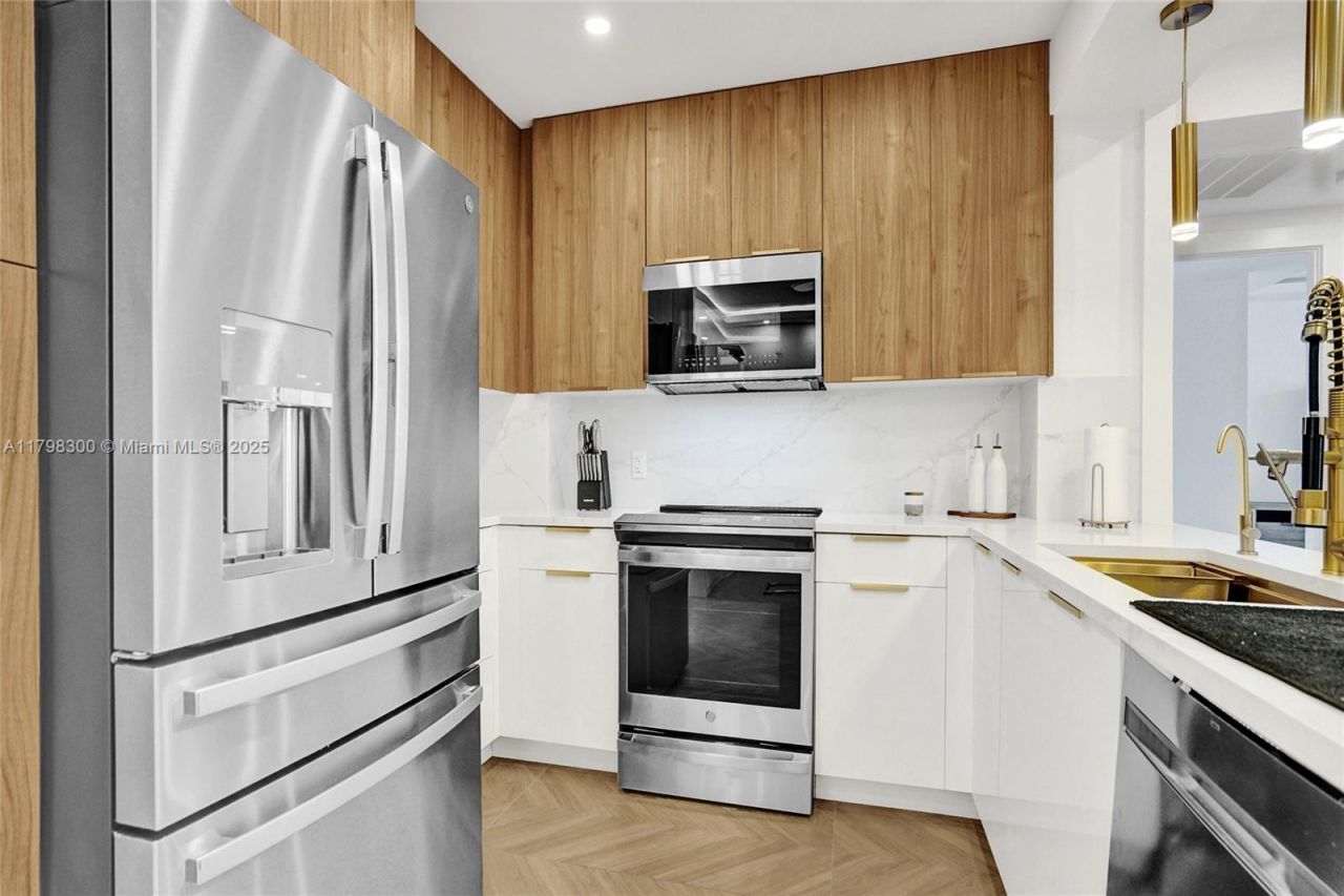 1980 S Ocean Dr, Unit 19H, Hallandale Beach, FL 33009 Photo