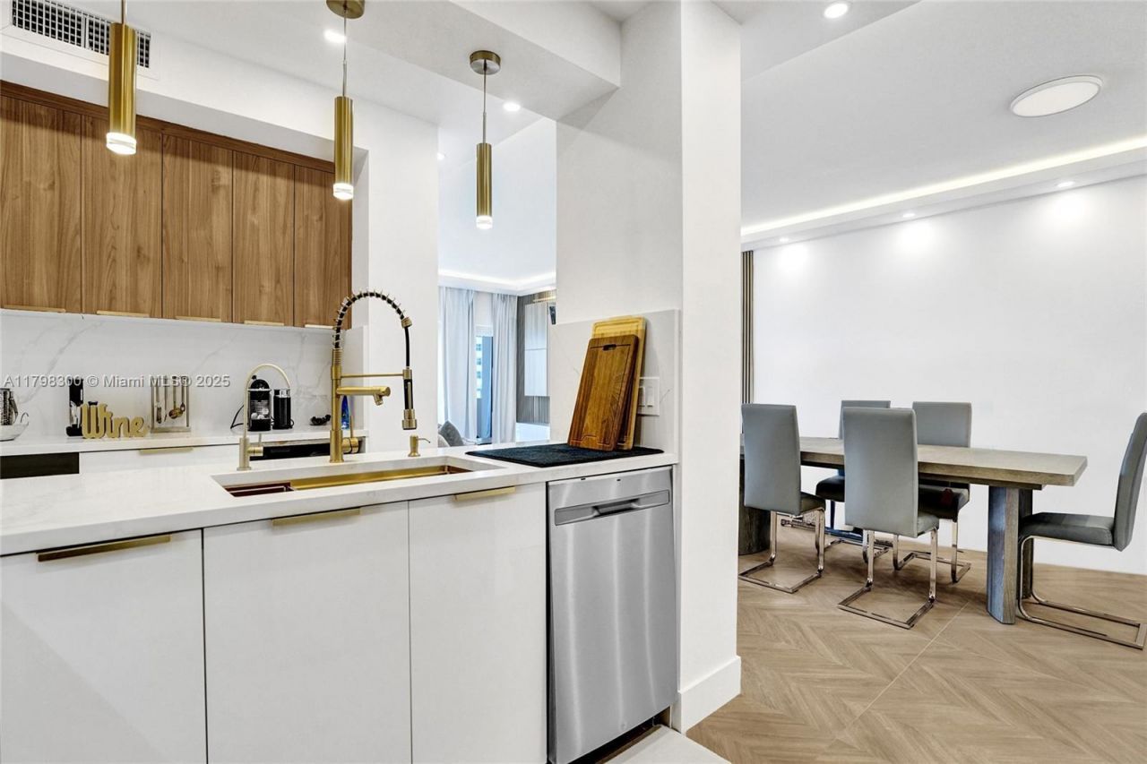 1980 S Ocean Dr, Unit 19H, Hallandale Beach, FL 33009 Photo