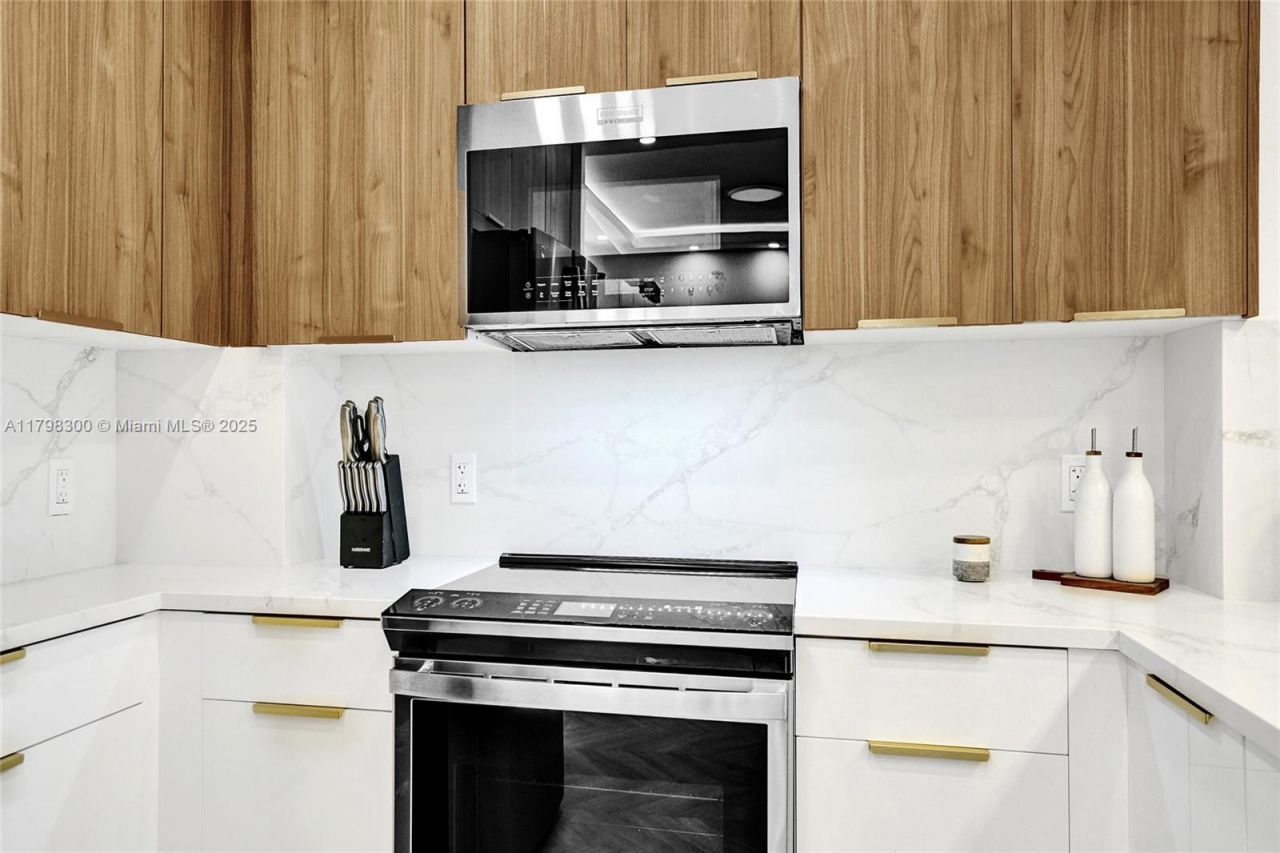 1980 S Ocean Dr, Unit 19H, Hallandale Beach, FL 33009 Photo