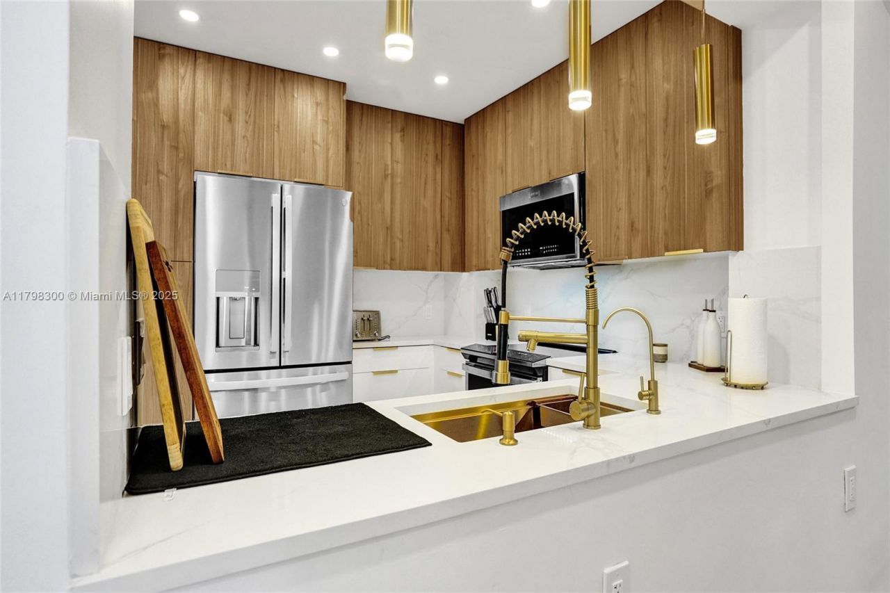 1980 S Ocean Dr, Unit 19H, Hallandale Beach, FL 33009 Photo