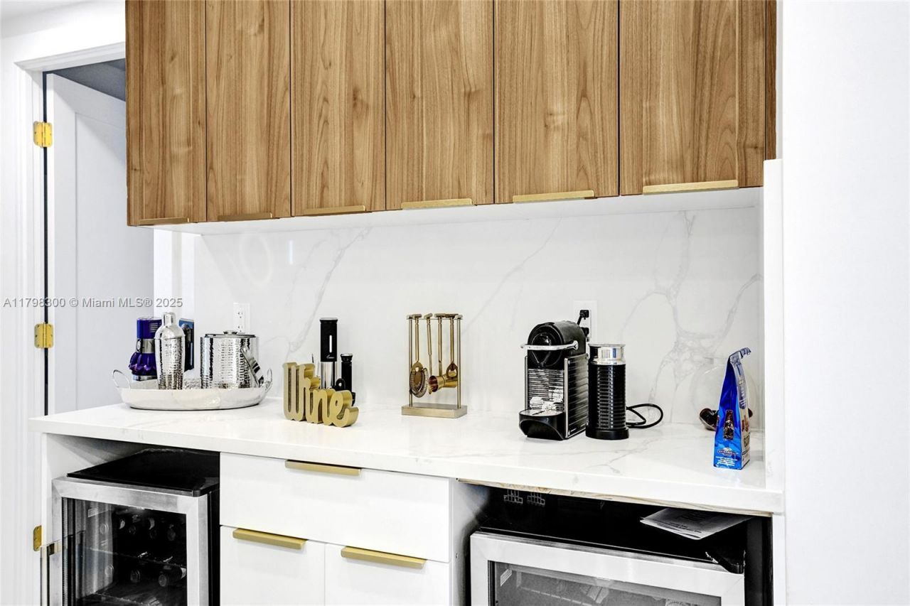 1980 S Ocean Dr, Unit 19H, Hallandale Beach, FL 33009 Photo