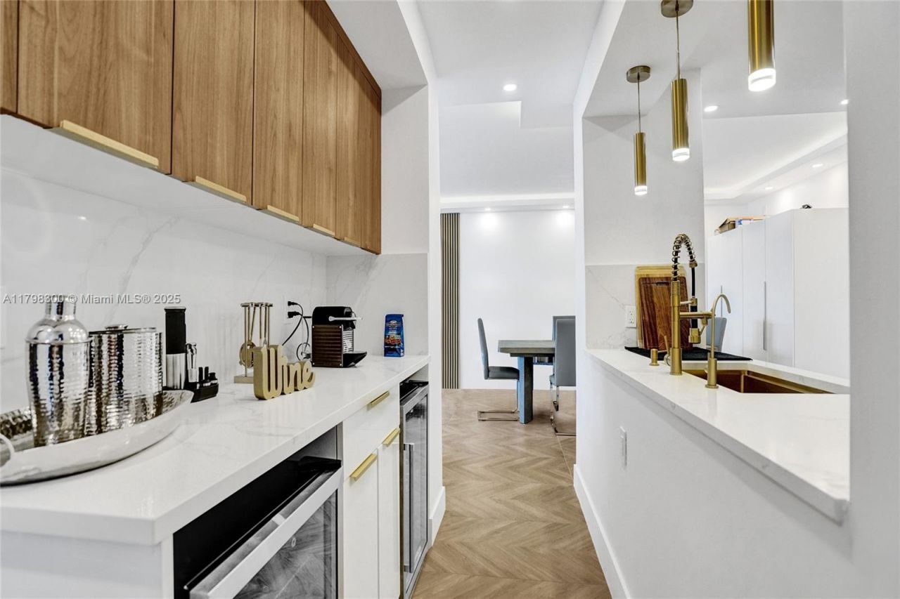 1980 S Ocean Dr, Unit 19H, Hallandale Beach, FL 33009 Photo