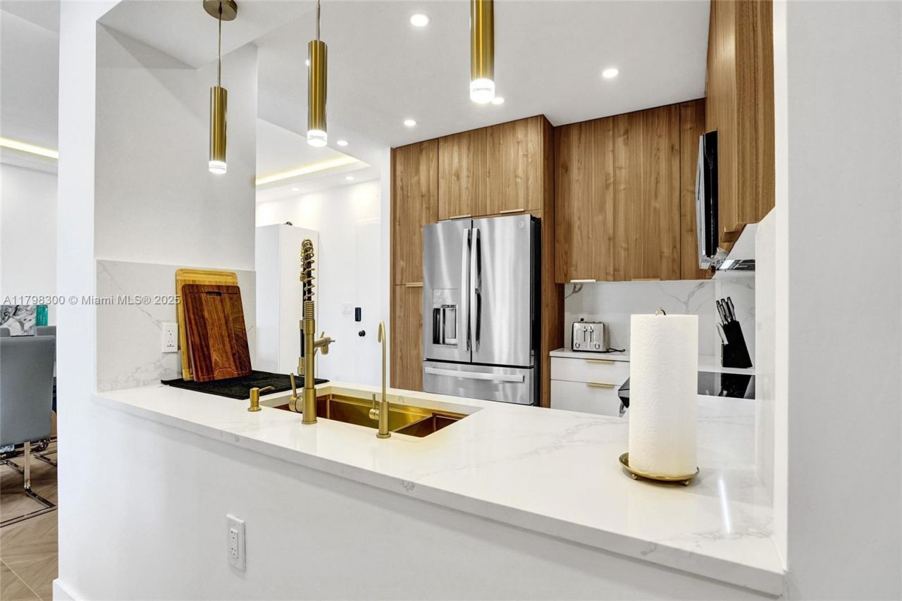 1980 S Ocean Dr, Unit 19H, Hallandale Beach, FL 33009 Photo