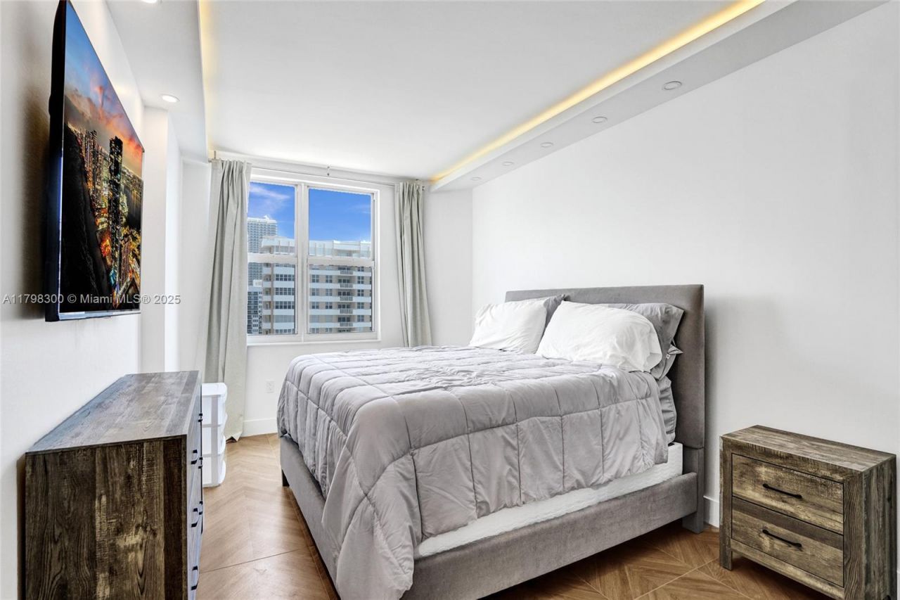 1980 S Ocean Dr, Unit 19H, Hallandale Beach, FL 33009 Photo