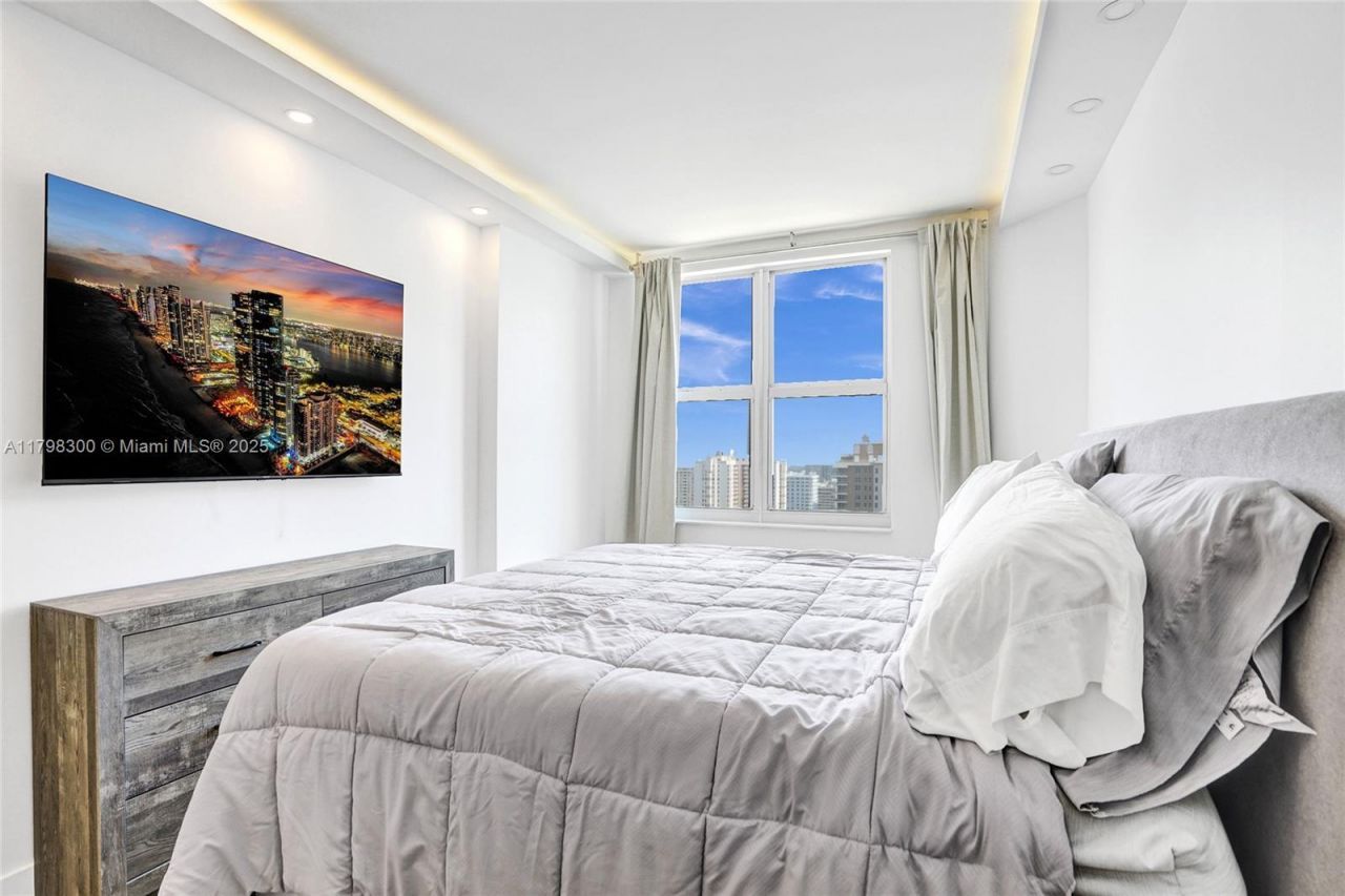 1980 S Ocean Dr, Unit 19H, Hallandale Beach, FL 33009 Photo