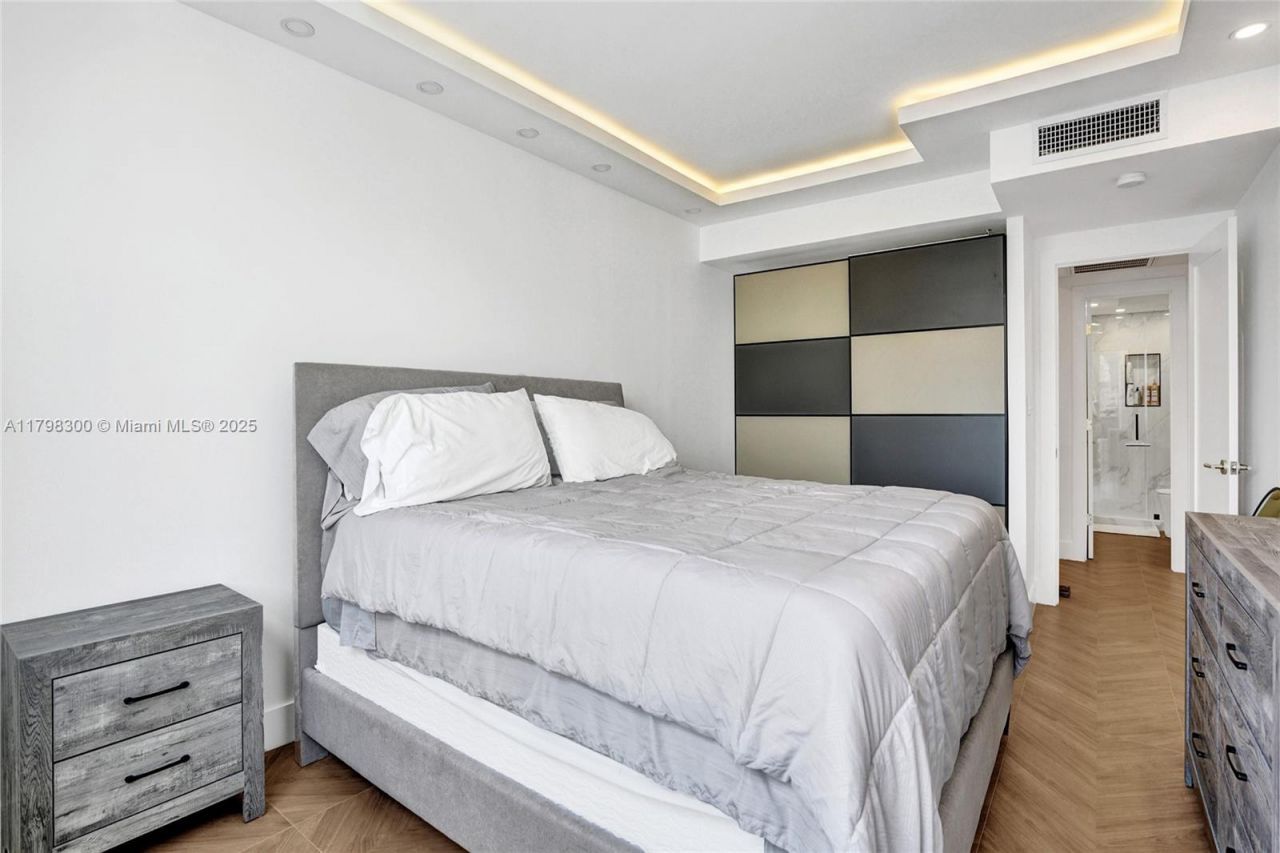 1980 S Ocean Dr, Unit 19H, Hallandale Beach, FL 33009 Photo