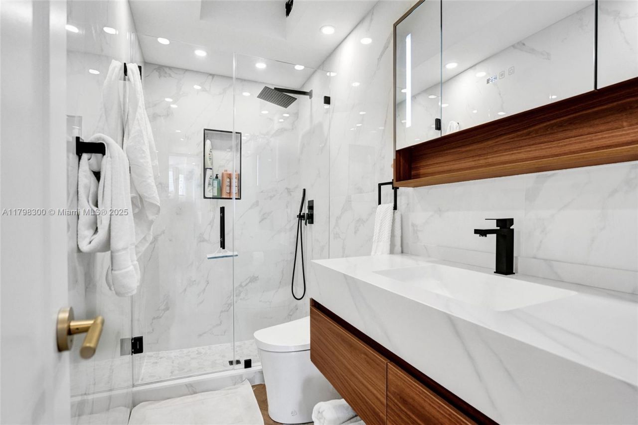 1980 S Ocean Dr, Unit 19H, Hallandale Beach, FL 33009 Photo