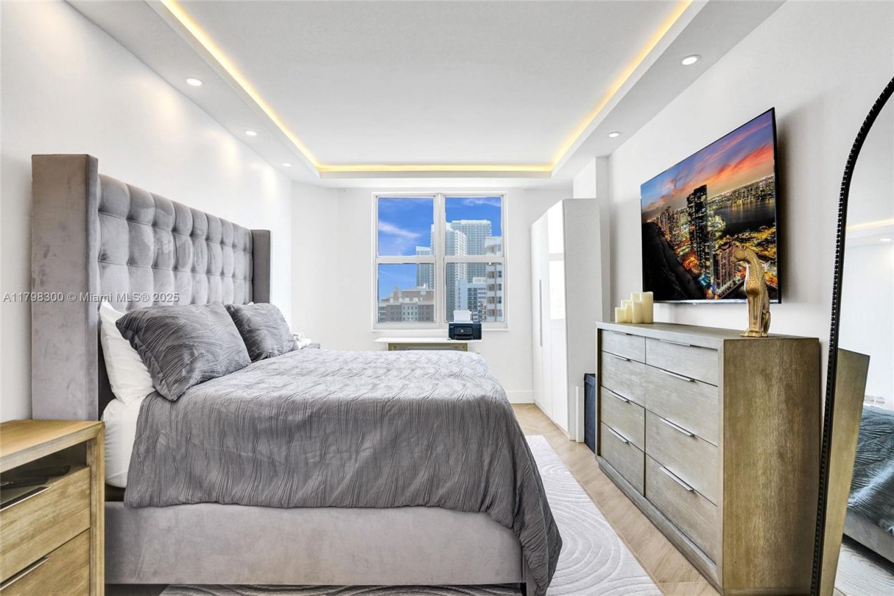 1980 S Ocean Dr, Unit 19H, Hallandale Beach, FL 33009 Photo