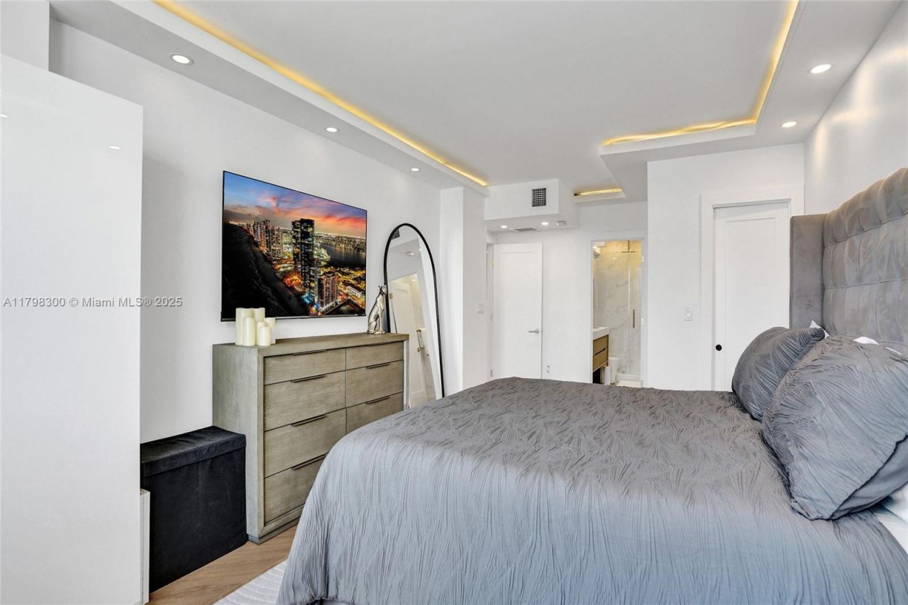 1980 S Ocean Dr, Unit 19H, Hallandale Beach, FL 33009 Photo