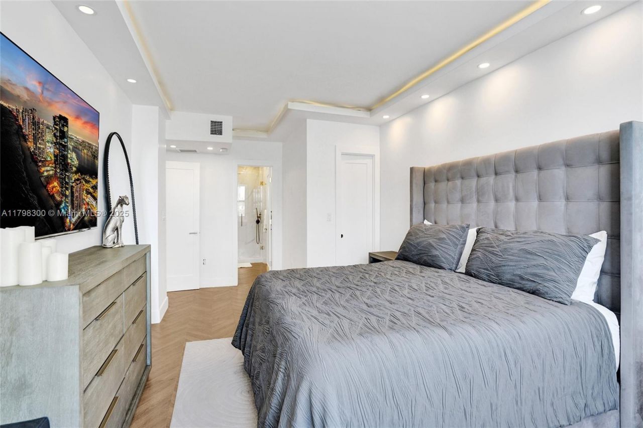 1980 S Ocean Dr, Unit 19H, Hallandale Beach, FL 33009 Photo