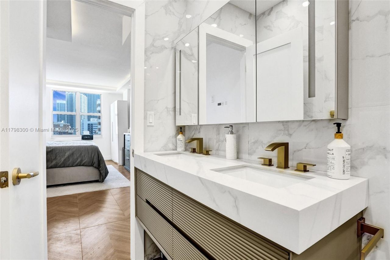 1980 S Ocean Dr, Unit 19H, Hallandale Beach, FL 33009 Photo