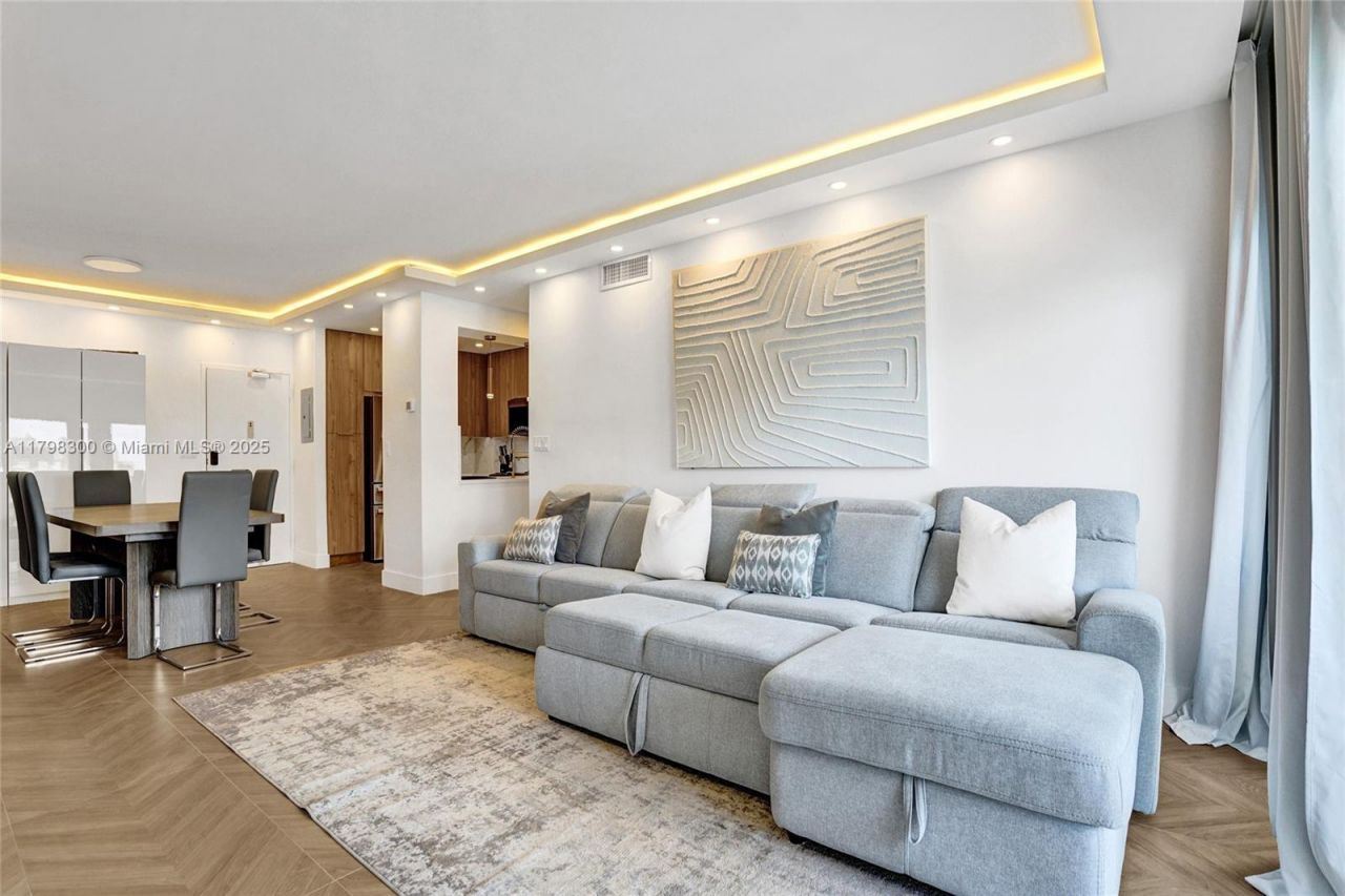 1980 S Ocean Dr, Unit 19H, Hallandale Beach, FL 33009 Photo