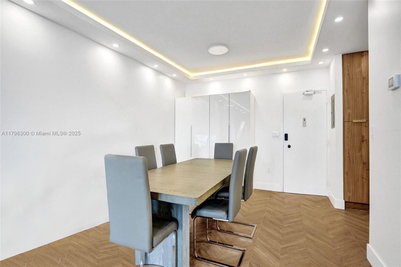 1980 S Ocean Dr, Unit 19H, Hallandale Beach, FL 33009 Photo