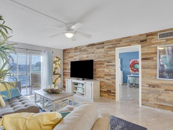 2724 N Garden Drive, Unit 302, Lake Worth, FL 33461