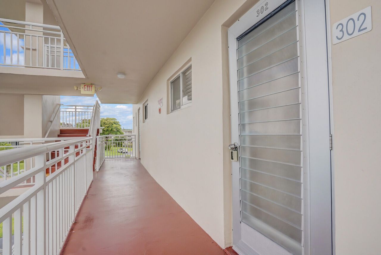 2724 N Garden Drive, Unit 302, Lake Worth, FL 33461 Photo