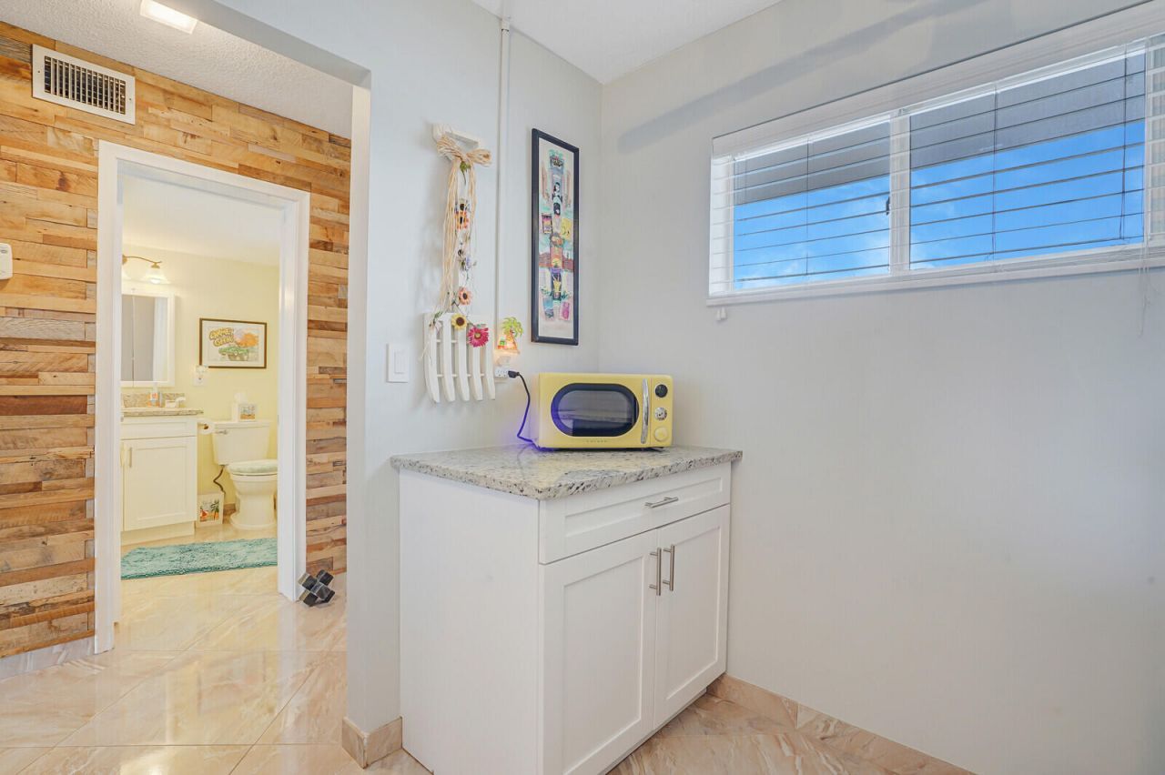 2724 N Garden Drive, Unit 302, Lake Worth, FL 33461 Photo
