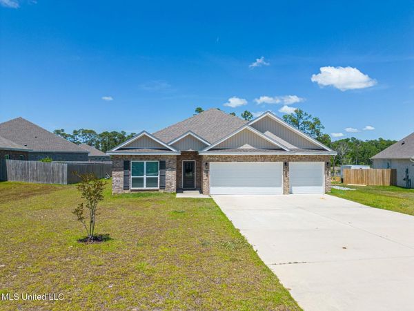 11458 Leann Court, Ocean Springs, MS 39564