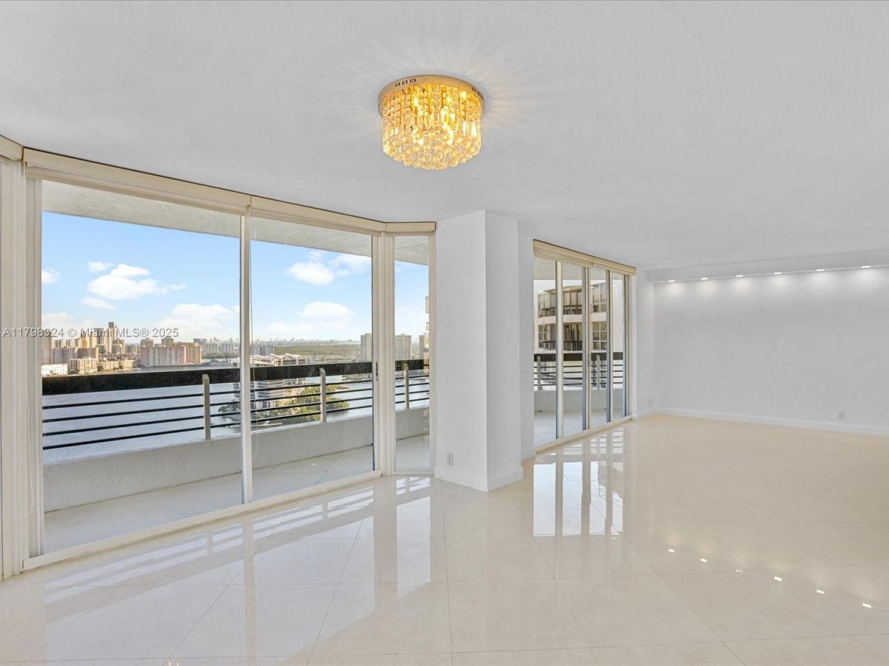 3530 Mystic Pointe Dr, Unit 3310 (LPH1, Aventura, FL 33180 Photo