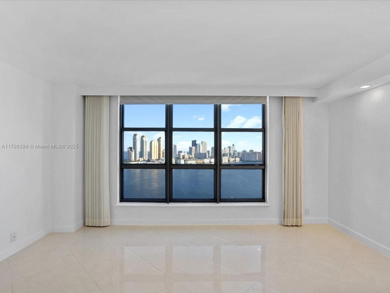 3530 Mystic Pointe Dr, Unit 3310 (LPH1, Aventura, FL 33180 Photo