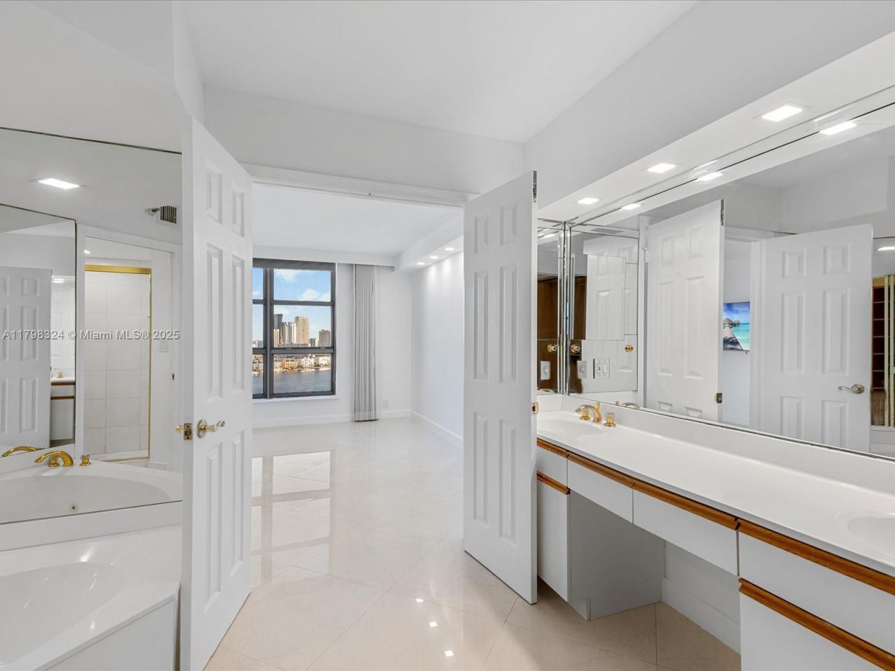 3530 Mystic Pointe Dr, Unit 3310 (LPH1, Aventura, FL 33180 Photo