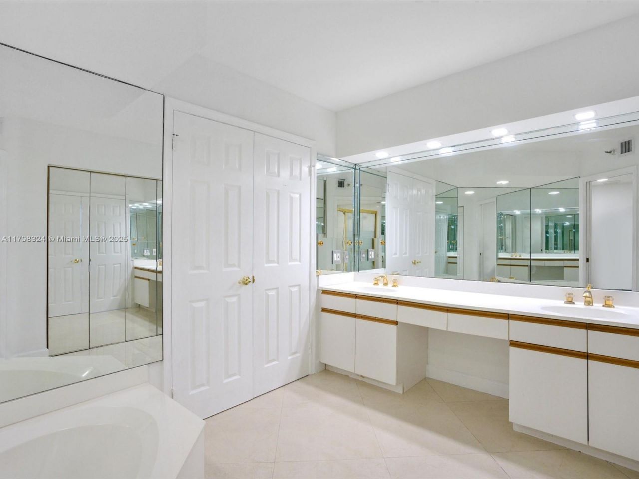 3530 Mystic Pointe Dr, Unit 3310 (LPH1, Aventura, FL 33180 Photo