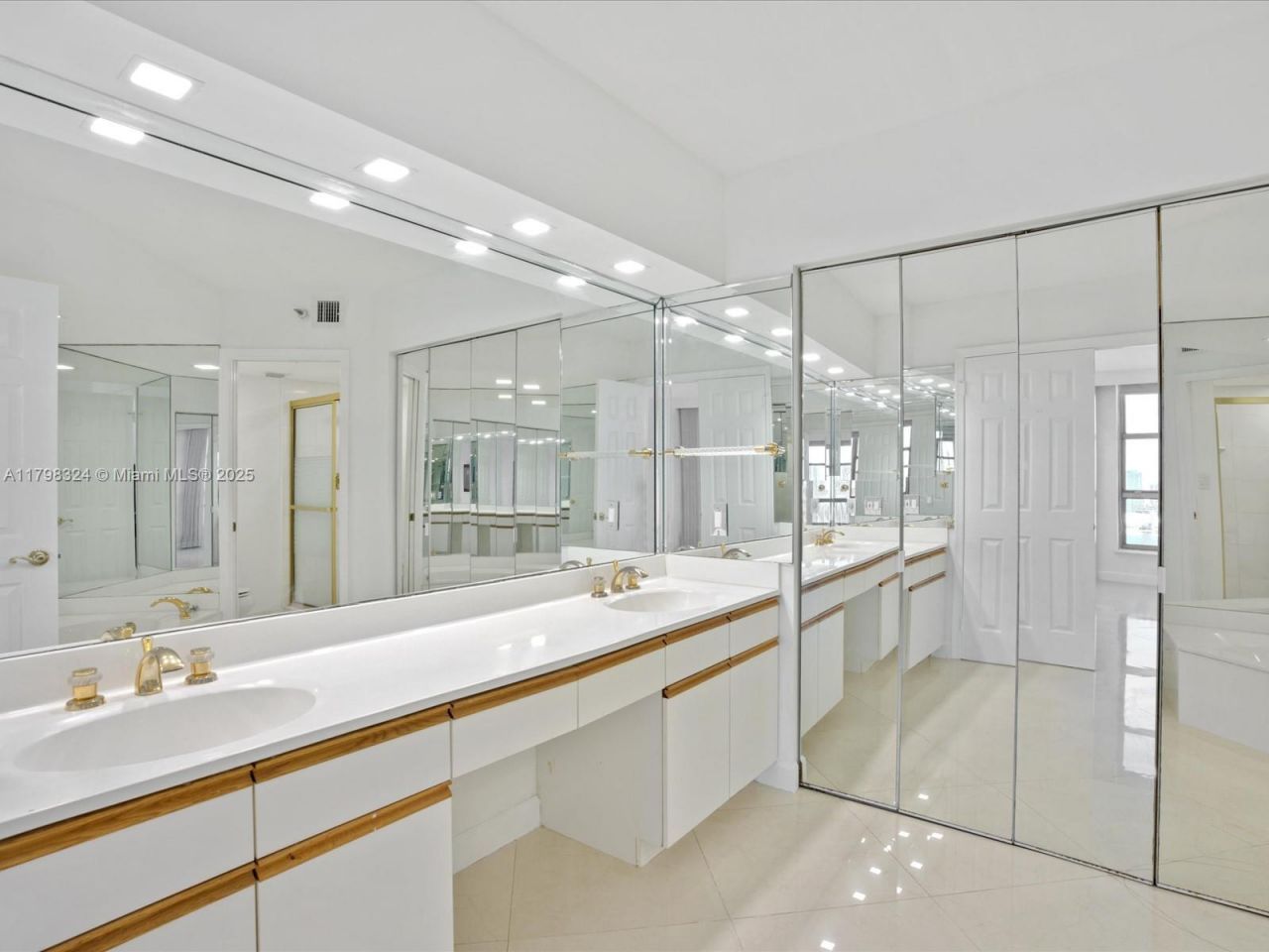 3530 Mystic Pointe Dr, Unit 3310 (LPH1, Aventura, FL 33180 Photo