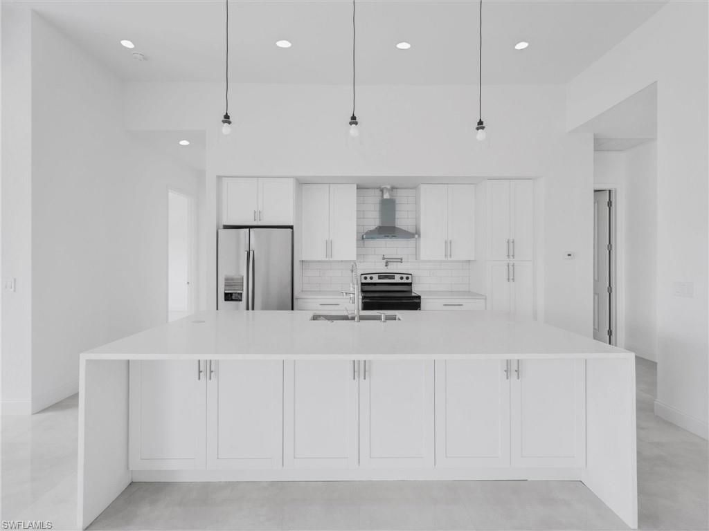 305 Diplomat Pkwy E, Cape Coral, FL 33909 Photo