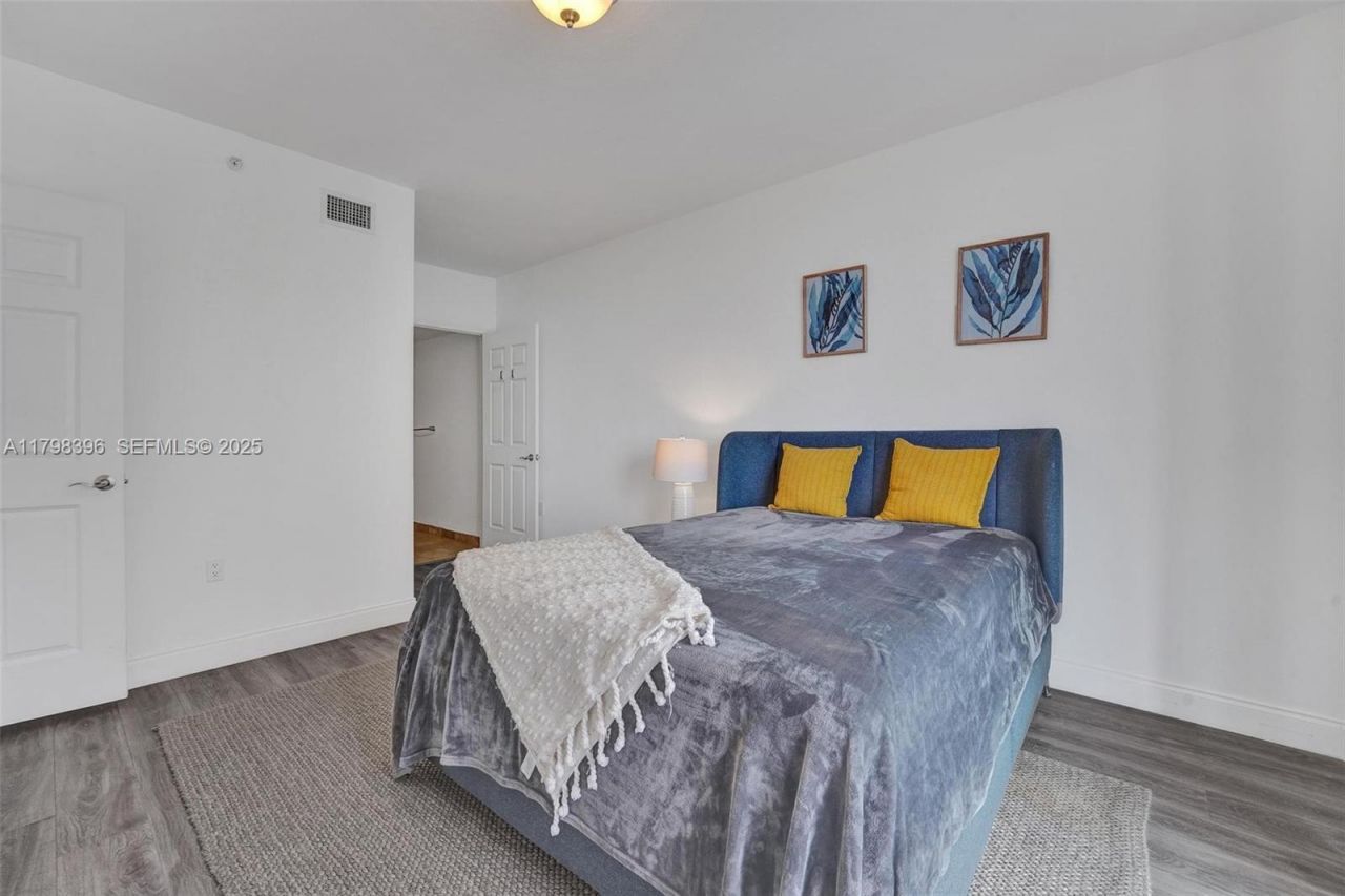 1745 E Hallandale Beach Blvd, Unit 2105W, Hallandale Beach, FL 33009 Photo