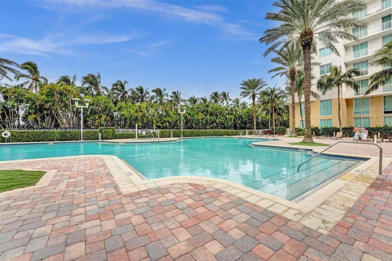 1745 E Hallandale Beach Blvd, Unit 2105W, Hallandale Beach, FL 33009 Photo