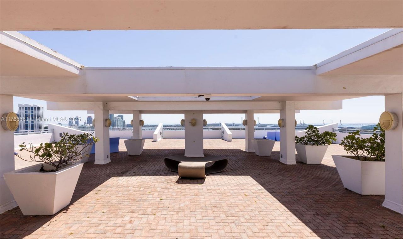 11 Island Ave, Unit 512, Miami Beach, FL 33139 Photo