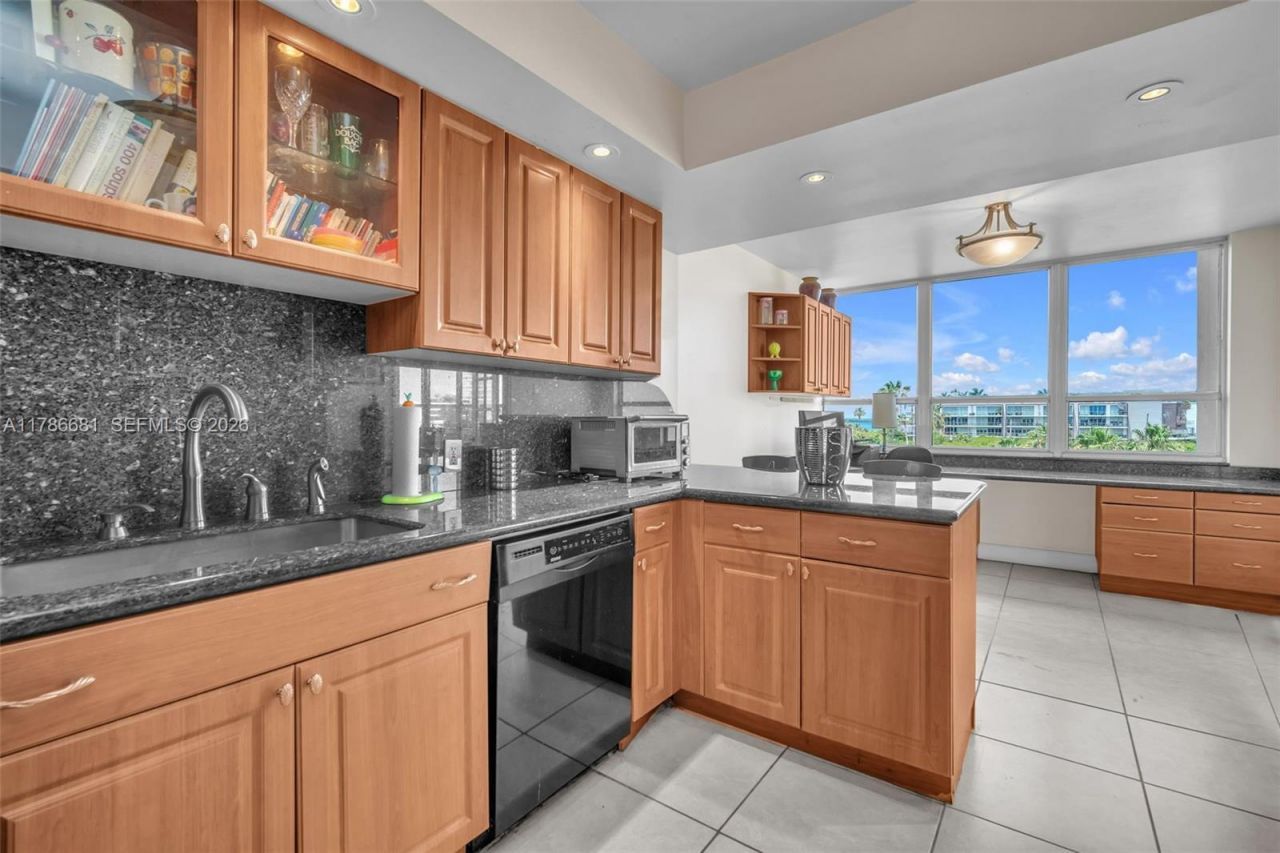 11 Island Ave, Unit 512, Miami Beach, FL 33139 Photo