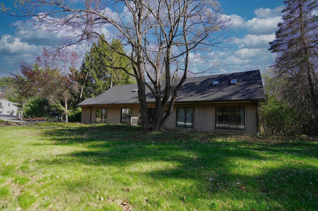 527 Clinton Street, Bow, NH 03304 Main Photo