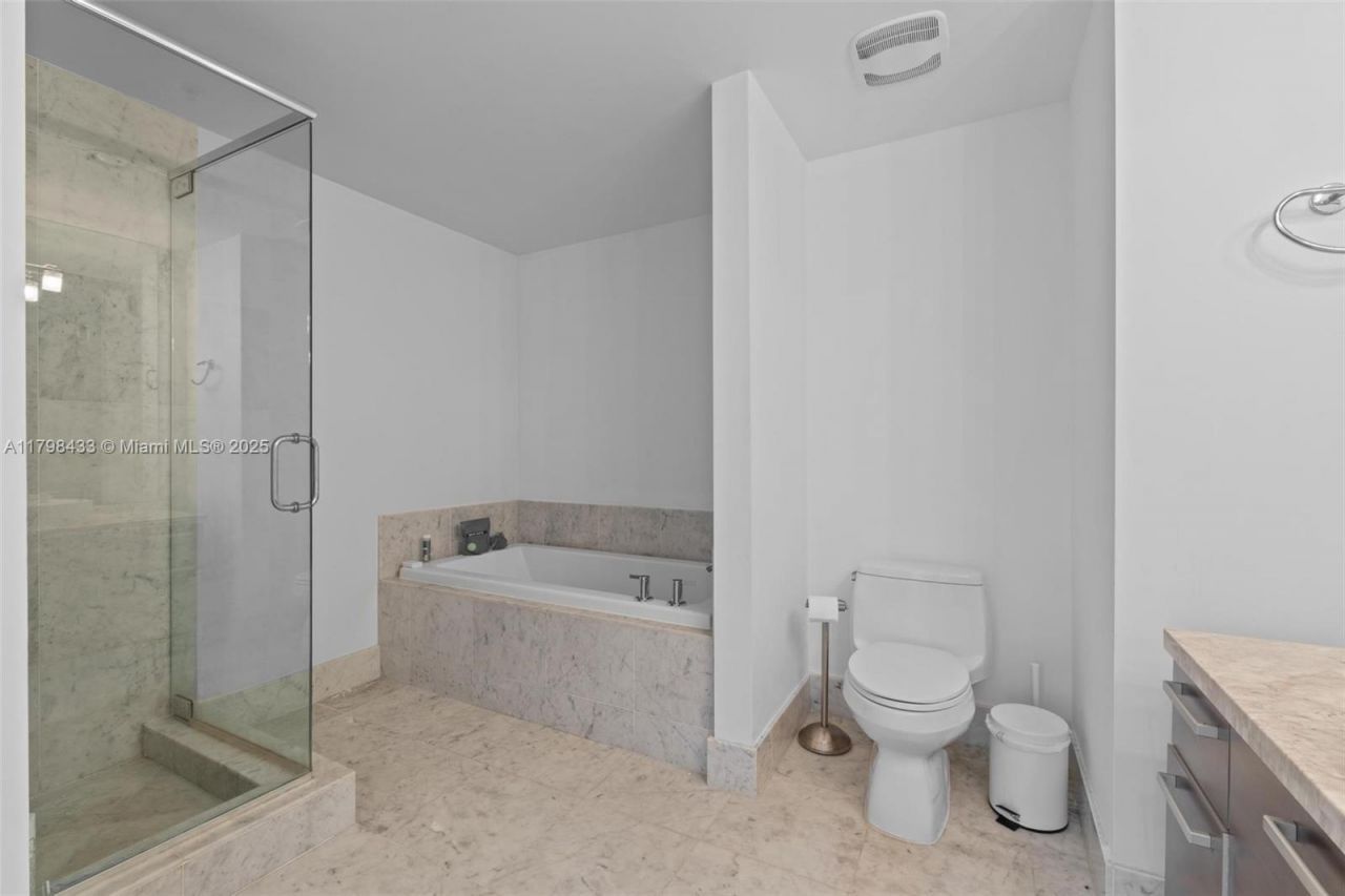 253 NE 2nd St, Unit 2201, Miami, FL 33132 Photo