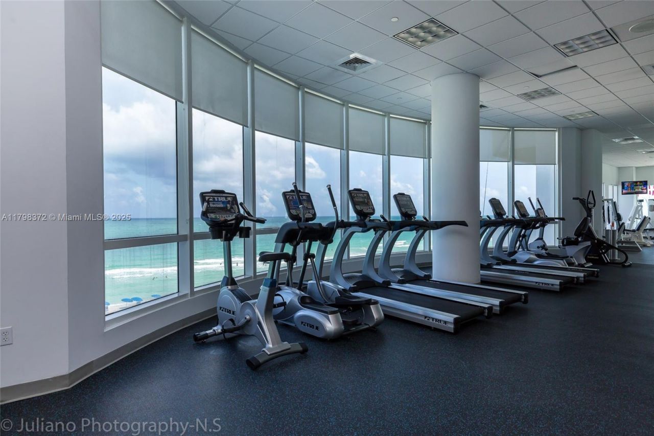 6365 Collins Ave, Unit 3202, Miami Beach, FL 33141 Photo