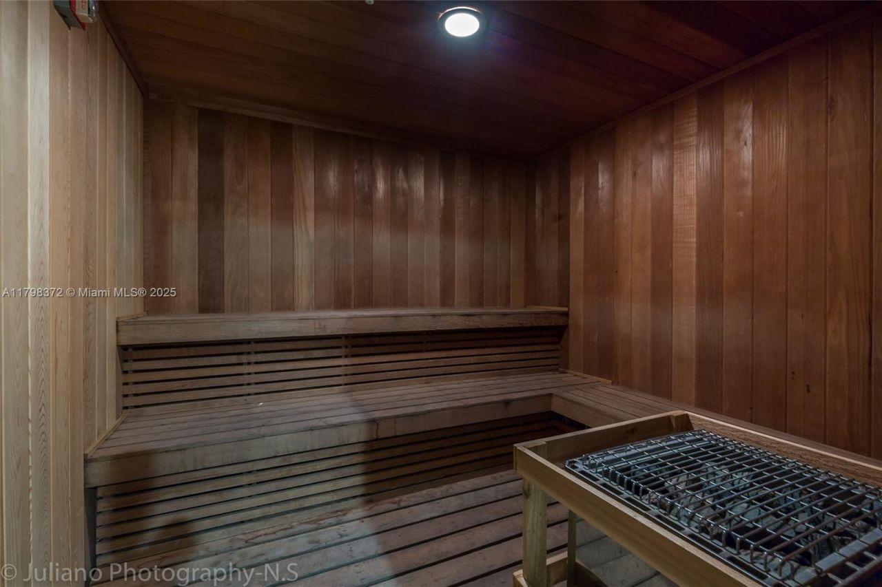 6365 Collins Ave, Unit 3202, Miami Beach, FL 33141 Photo